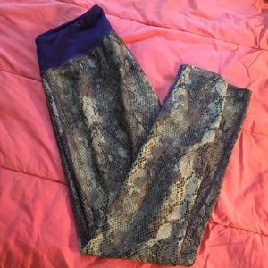 Snake print leggings